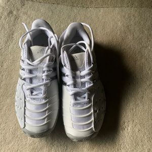 Adidas Barricade sneackers!💖